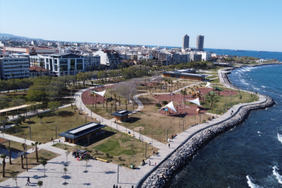 İskenderun Sahili deprem sonrası yenilendi, vatandaşlarla buluştu