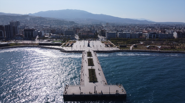 İskenderun Sahili deprem sonrası yenilendi, vatandaşlarla buluştu 3