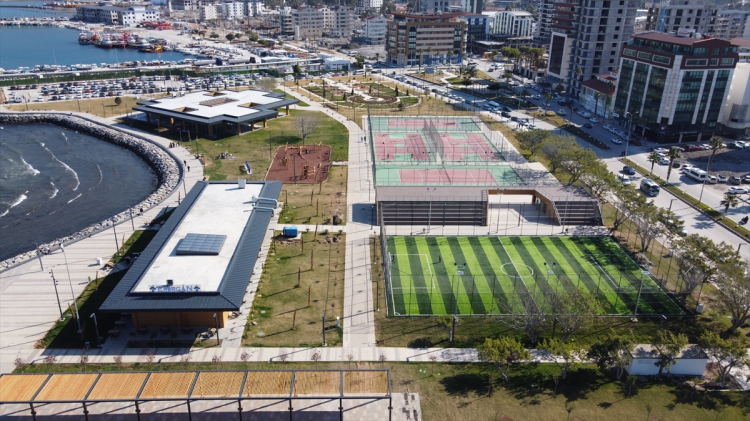İskenderun Sahili deprem sonrası yenilendi, vatandaşlarla buluştu 4