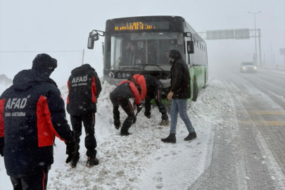 Kayseri'de ani tipi kazaya neden oldu, yardıma ekipler koştu
