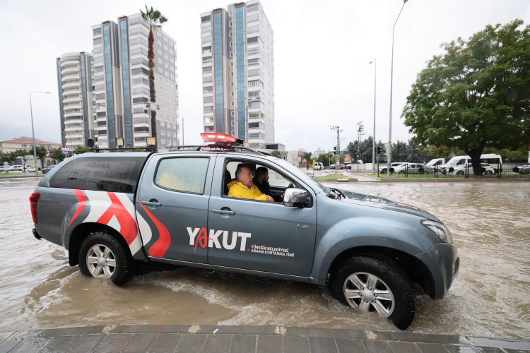Yüreğir Belediyesi sağanak yağışa karşı teyakkuzda Başkan Ali Demirçalı sahada 2