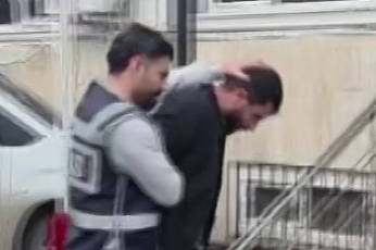 Adana’da boşanma aşamasındaki eşinin evini parçalayan koca tutuklandı