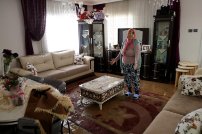 Adana’da selden geriye ıslak eşyalar, çamurlu yollar kaldı