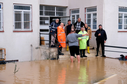 Adana’da selin izleri silinmeden yeni sağanak uyarısı geldi