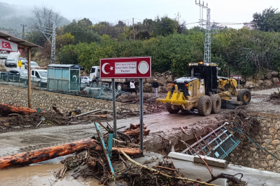 Mersin’de sağanak yağışın ardından ekipler sahada