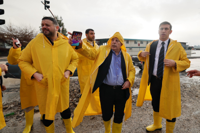 Selin vurduğu Yüreğir’de belediye ekipleri durmaksızın çalışıyor