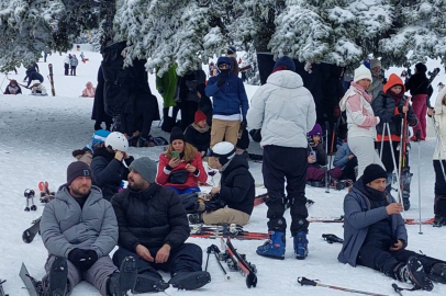Uludağ'da telesiyej arızası: 52 tatilci kurtarıldı, 8 kişiyi kurtarma çalışması sürüyor