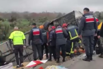 Antalya'da trafik kazası: Ölü ve yaralılar var