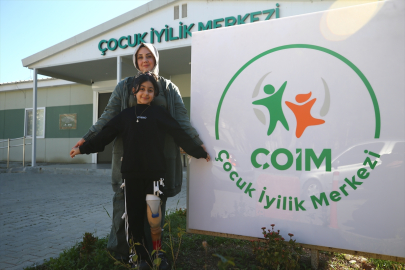 Depremzede Zeliha, protezle yeniden yürüdü: Hedefi öğretmenlik