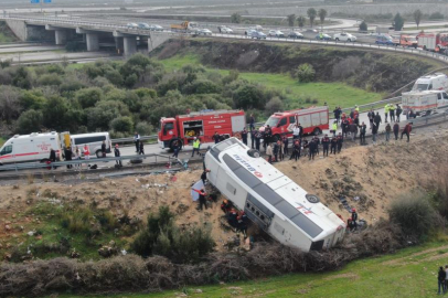 Otobüs kazasından kurtulan yolcu olay anlarını anlattı: “Önce yan yattık, sonra bariyer saplandı”