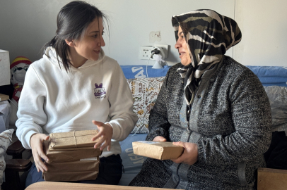 Sağlıkçı Havva Aydanur, deprem bölgesine 21 kütüphane ve 135 bin kitap kazandırdı