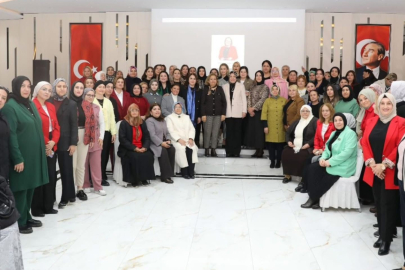 AK Parti Adana Kadın Kolları “Köklerden Geleceğe” Çalıştayı’nda buluştu