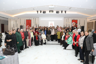 AK Parti Adana Kadın Kolları “Köklerden Geleceğe” Çalıştayı’nda buluştu