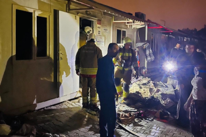 Antakya’da depremzede ailenin kaldığı konteyner alevlere teslim oldu