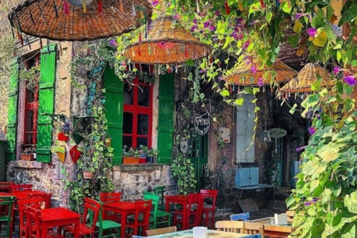 Ayvalık’ta Tatil Denizle Değil, Lezzetle Başlıyor