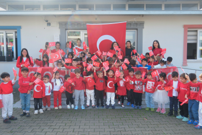 Ceyhan Belediyesi kreşlerinde ikinci dönem bayrak sevgisi temasıyla başladı