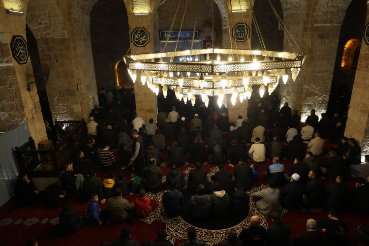 Kozan'da Berat Kandili coşkusu 6 asırlık cami dolup taştı 2