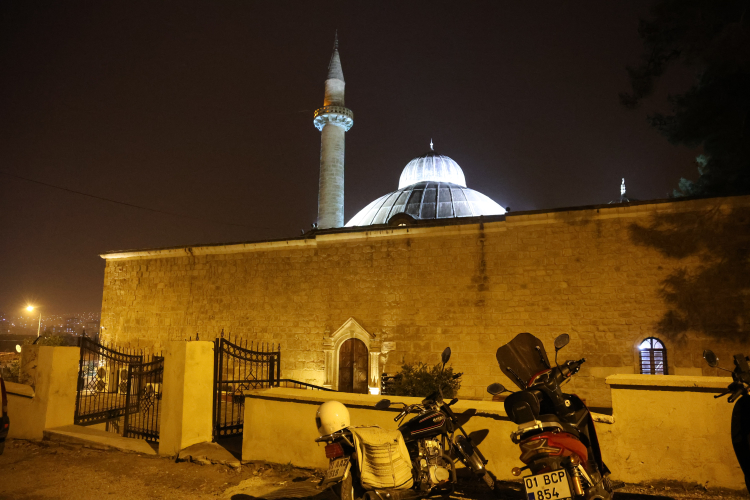 Kozan'da Berat Kandili coşkusu 6 asırlık cami dolup taştı 3