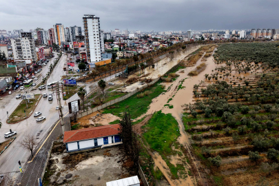 Yine meteorolojik uyarı, evlerini su basan Adanalı kaygılı