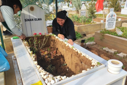 Adana'da yağışta oğlunun mezarı çöken anne gözyaşlarına boğuldu