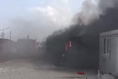 Hatay’da depremzede aileye ait konteyner alevlere teslim oldu