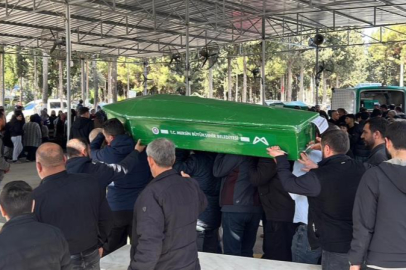 Mersin’de feci kaza: tırın çarptığı 3 kız çocuğu yan yana toprağa verildi