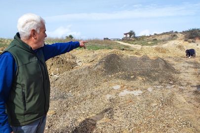 Adana’da depremzede aile evine giden tek yol kazılınca mağdur oldu