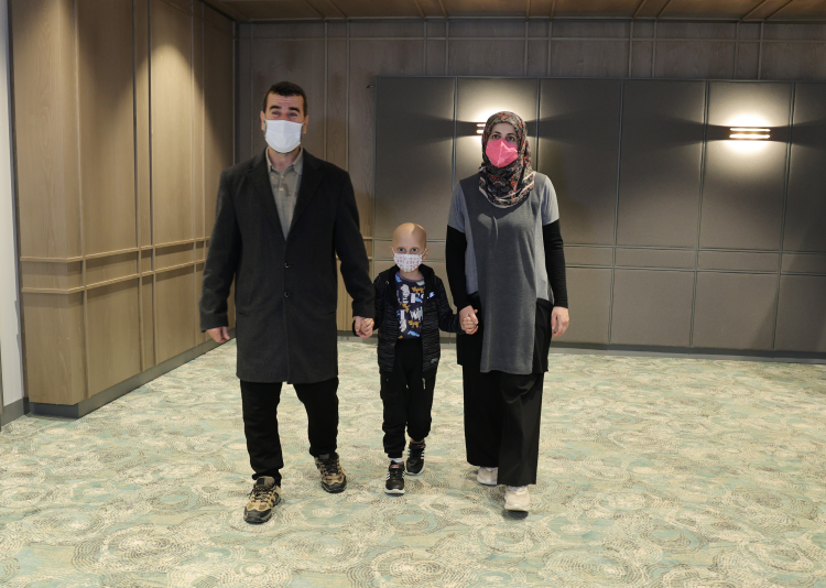 Depremzede Taha'ya babasından ikinci hayat Annesi doğurdu, babası can verdi 2