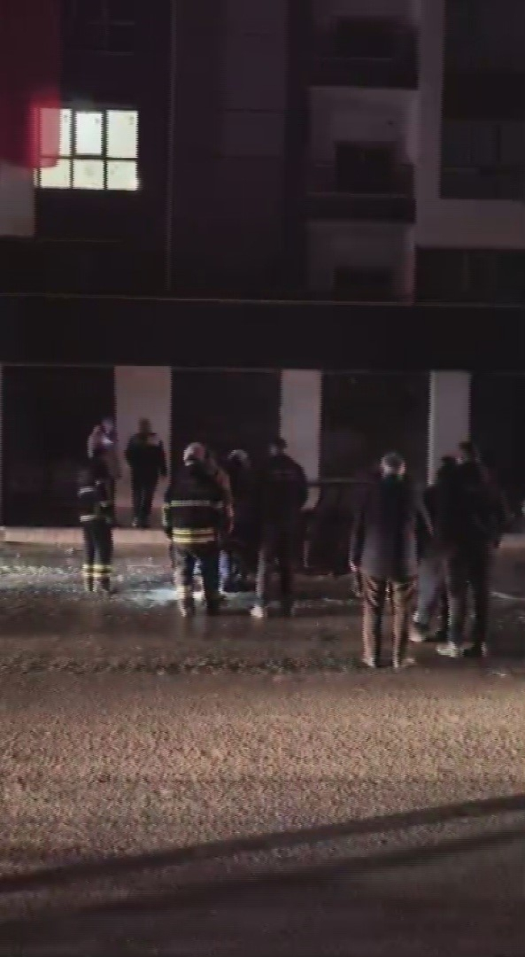 Antakya'da emanet otomobil alev topuna döndü Sürücü ne yapacağını şaşırdı 2