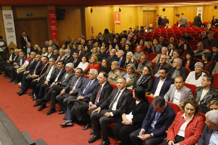 6 Şubat’ın üçüncü yılında uzmanlar Adana’da depremi konuştu