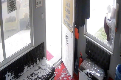 Taksiye alınmadı, ortalığı birbirine kattı: Bursa Şehir Hastanesi durağında dehşet anları