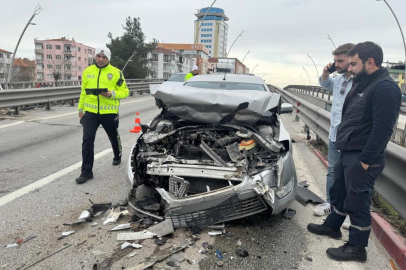 Uşak’ta zincirleme trafik kazası: 3 araç çarpıştı, 4 kişi hastaneye kaldırıldı