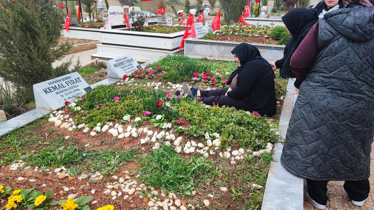 6 Şubat'ın 3. yılında Adana'da gözyaşları sel oldu Nurdağı'nı size mezar eyledim 2