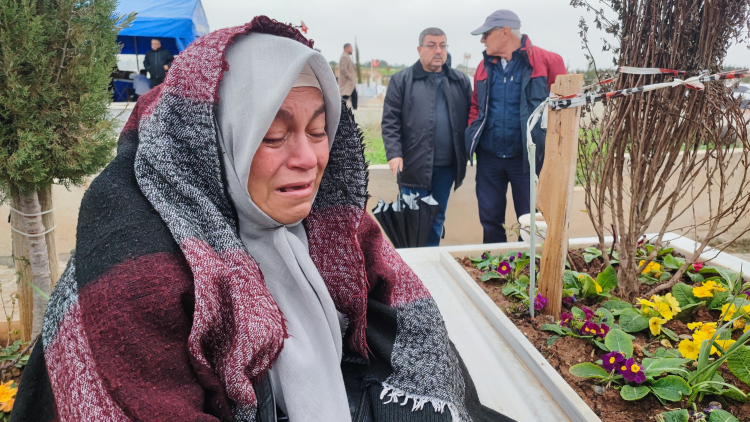 6 Şubat'ın 3. yılında Adana'da gözyaşları sel oldu Nurdağı'nı size mezar eyledim 3