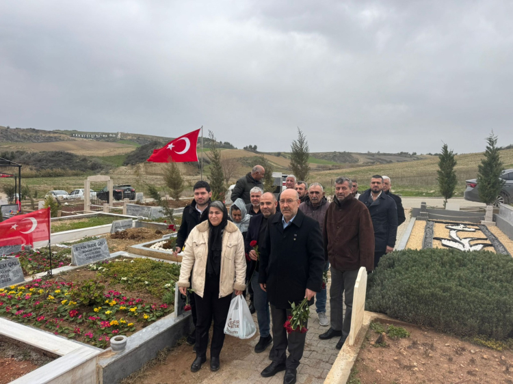 Anahtar Parti Adana Teşkilatı deprem şehitlerini dualarla andı 3