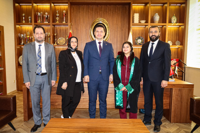 Depremzede Melike Esma, avukat olma hayalini Baro Başkanı Av. Böke’yle paylaştı