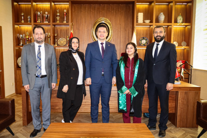 Depremzede Melike Esma, avukat olma hayalini Baro Başkanı Av. Böke’yle paylaştı