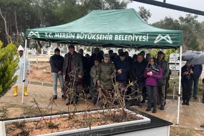 Mersin'de Laçin Akyol ölüm yıl dönümünde mezarı başında anıldı