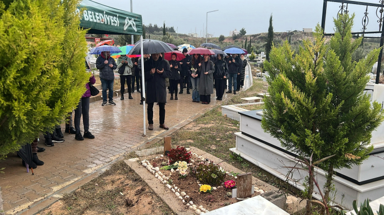 Laçin Akyol ölüm yıl dönümünde mezarı başında anıldı 2