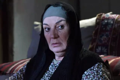 Usta oyuncu Nevin Efe 78 yaşında hayatını kaybetti