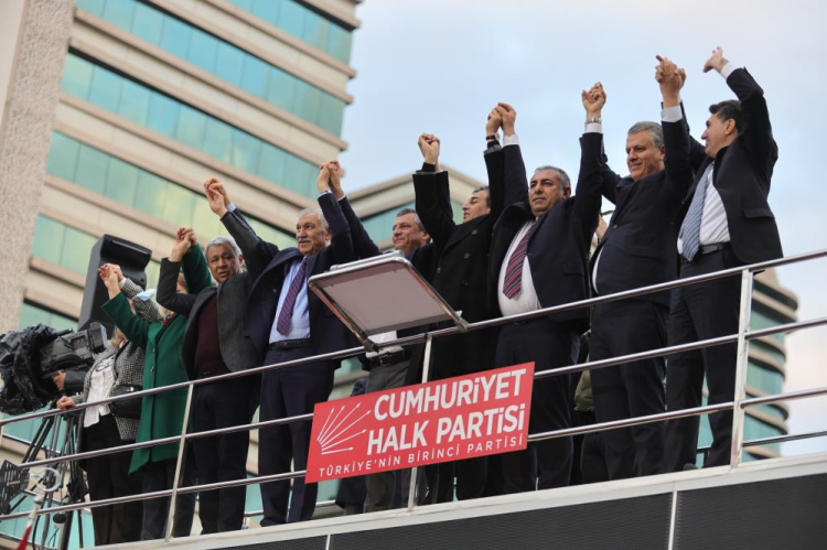 Adana'da büyük kucaklaşma mitingi Özgür Özel ve Zeydan Karalar, Adana'da bir arada 2