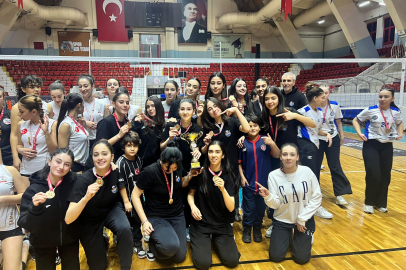 ABBSK Genç Kızlar Voleybol Takımı, Zeydan Karalar’ı şampiyonlukla karşıladı