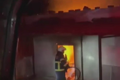 Diyarbakır’da metruk ev alevlere teslim oldu