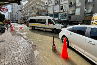 Adana’da su borusu patladı, mahalleler sular altında kaldı