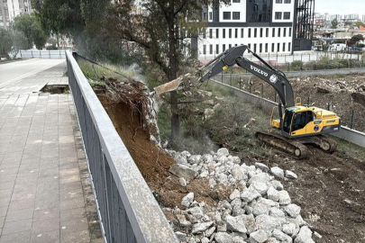 Adana’nın simgelerinden Kasım Gülek Köprüsü tarihe karışıyor