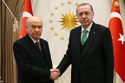 Cumhurbaşkanı Erdoğan’dan Bahçeli’ye 57. yıl jesti: 57 güllü Türk bayrağı