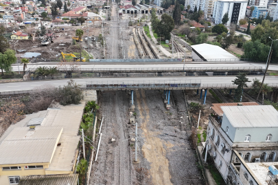 James Bond sahnesiyle ünlenen köprüde ilk kepçe vuruldu