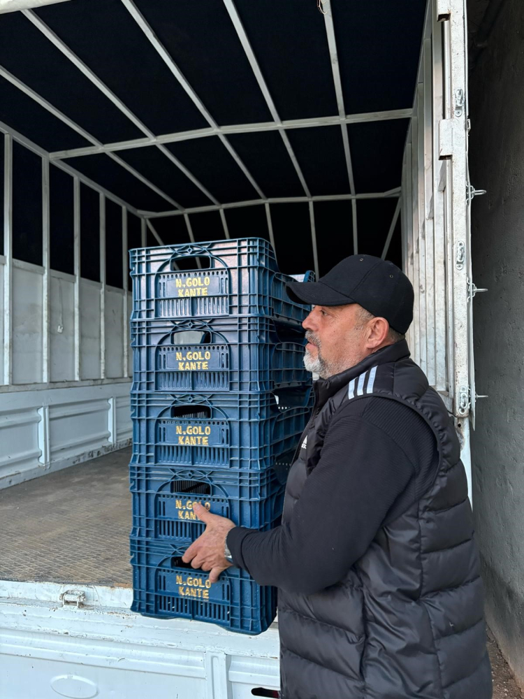 Fanatik üreticinin ‘Kante' sevgisi: Domatesleri topladığı kasaya bile onun adını yazdırdı