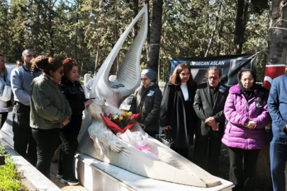 Özgecan Aslan, mezarı başında anıldı: Allah hiçbir anneye babaya bu acıyı göstermesin