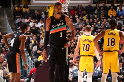 Vıctor Wembanyama Lakers deplasmanında tarih yazdı: 26 dakikada 40 sayı